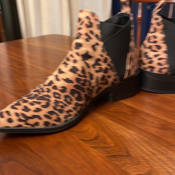 A New Day leopard print bootie size 9 medium width 2 inch heel - Picture 3 of 7